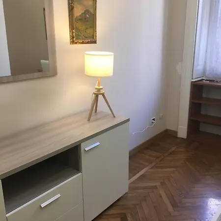 Apartment 3 Bedroom Cozy In Milan